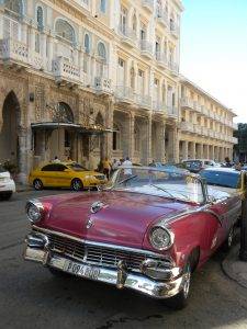 Voiture américaine ancienne à Cuba
